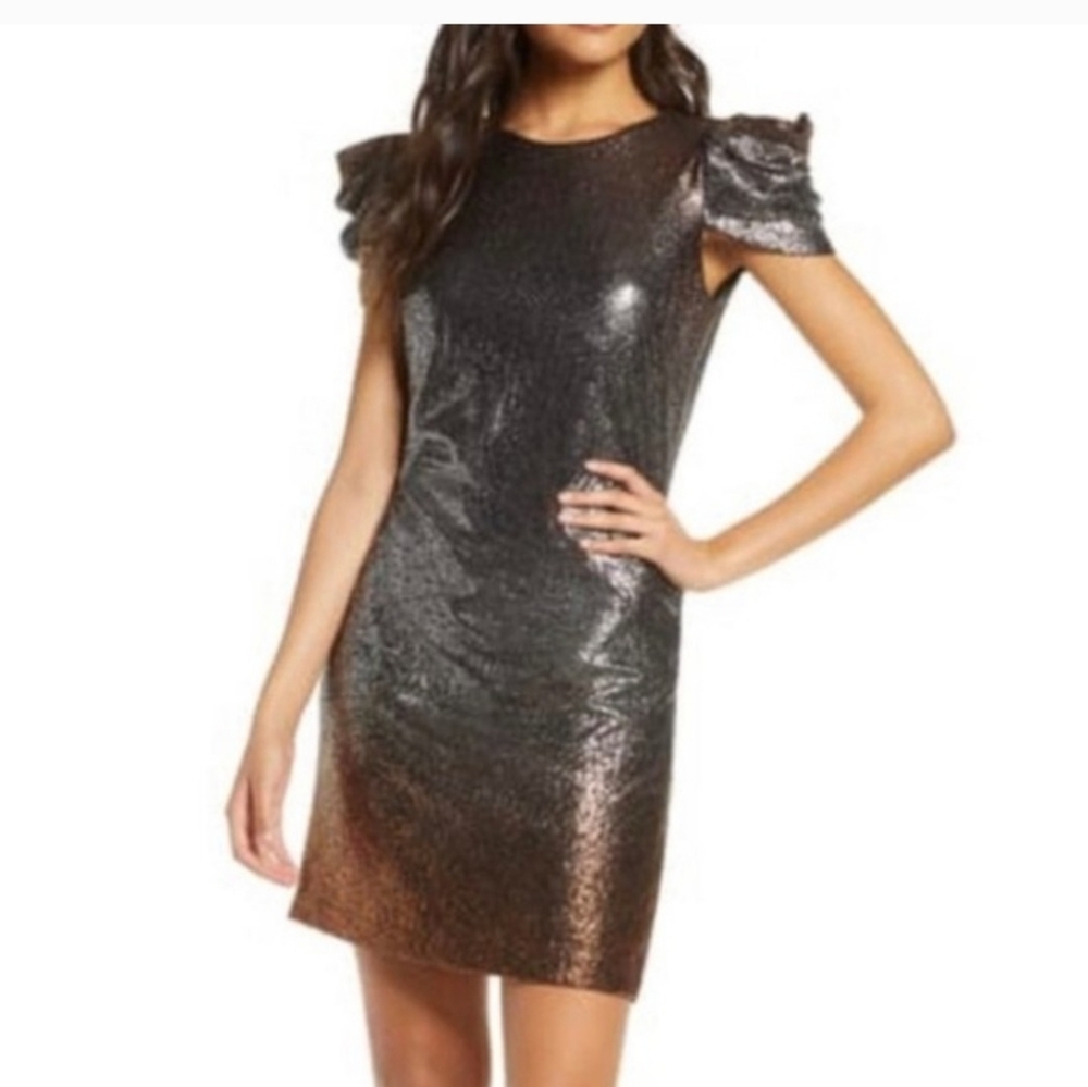 JULIA JORDAN...Elegant Metallic, Shimmer. Dress with Ruffled Shoulders (60 A)